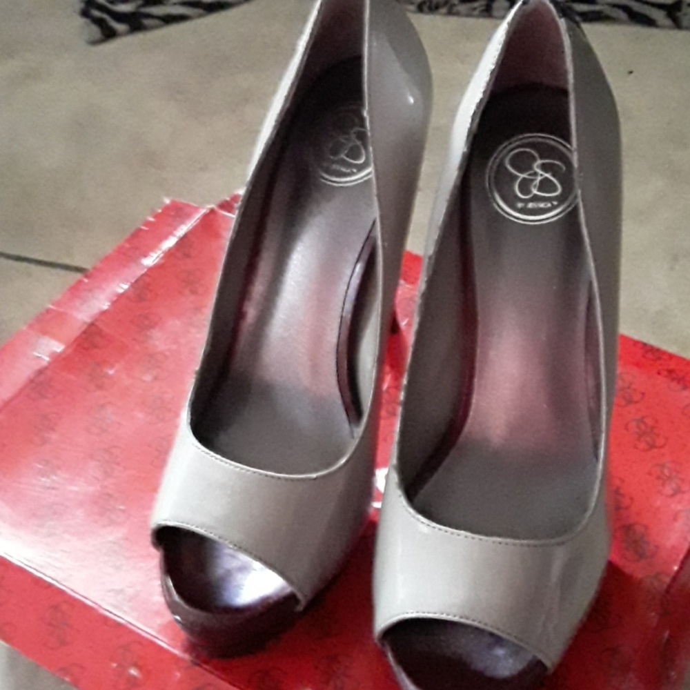 10 I ch gray and black heels